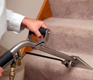 Making Your Carpet Look New With Deep Cleaning